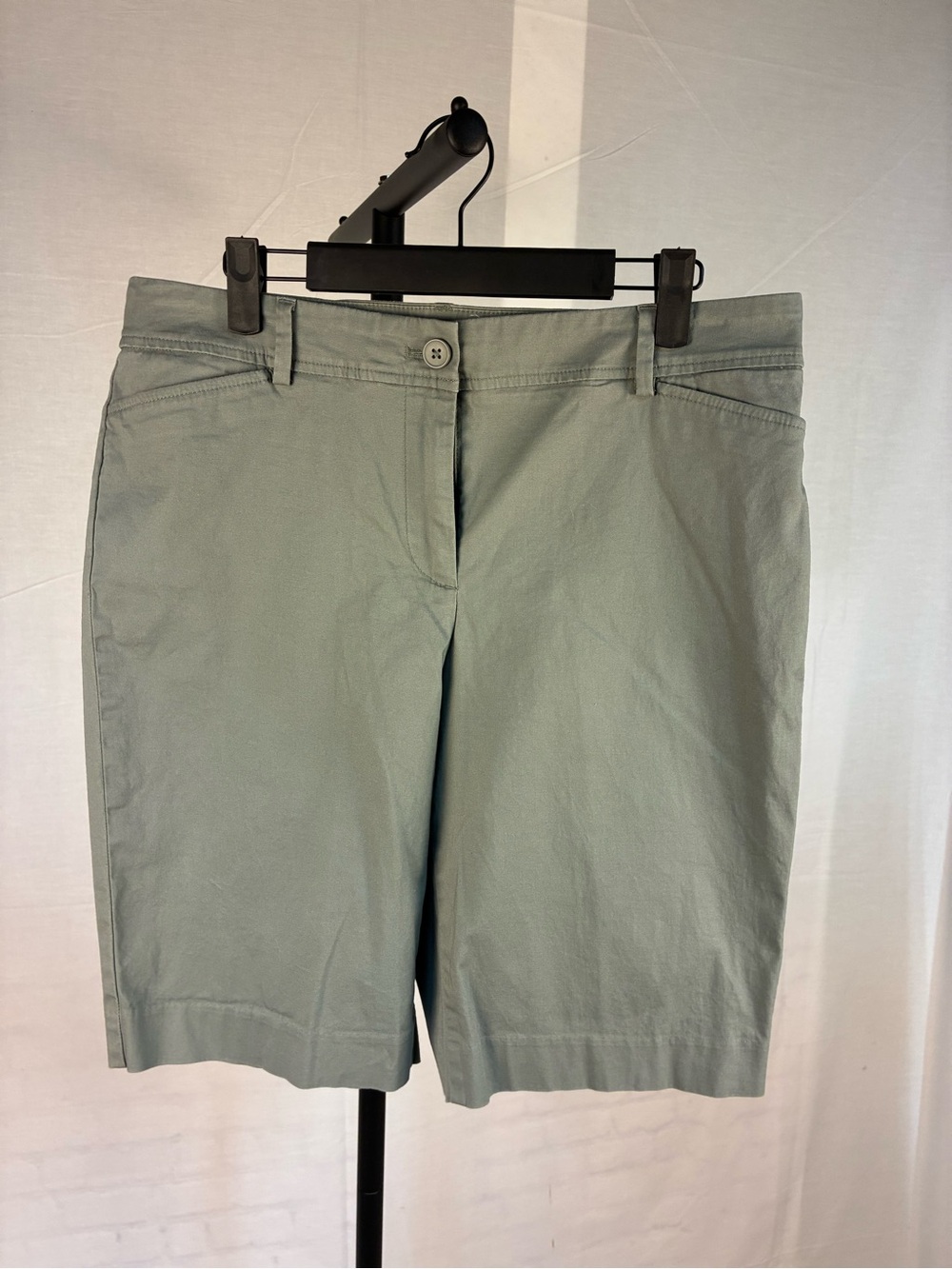 Talbots Stretch Cotton Bermuda Short in Green 10